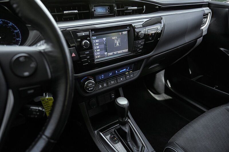 2016 Toyota Corolla S image 22