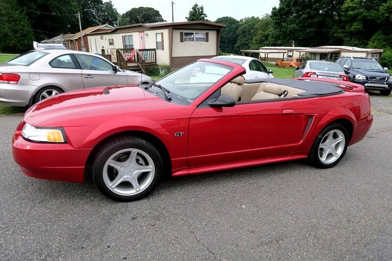 2000 Ford Mustang GT image 1