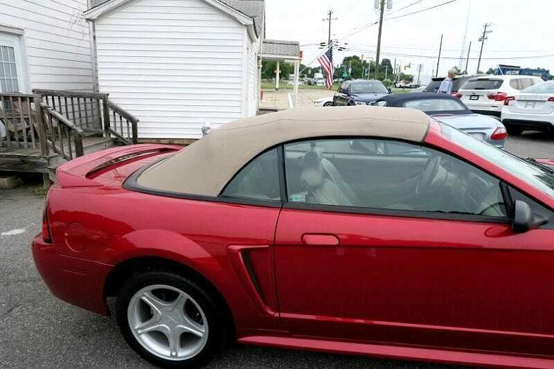 2000 Ford Mustang GT image 39