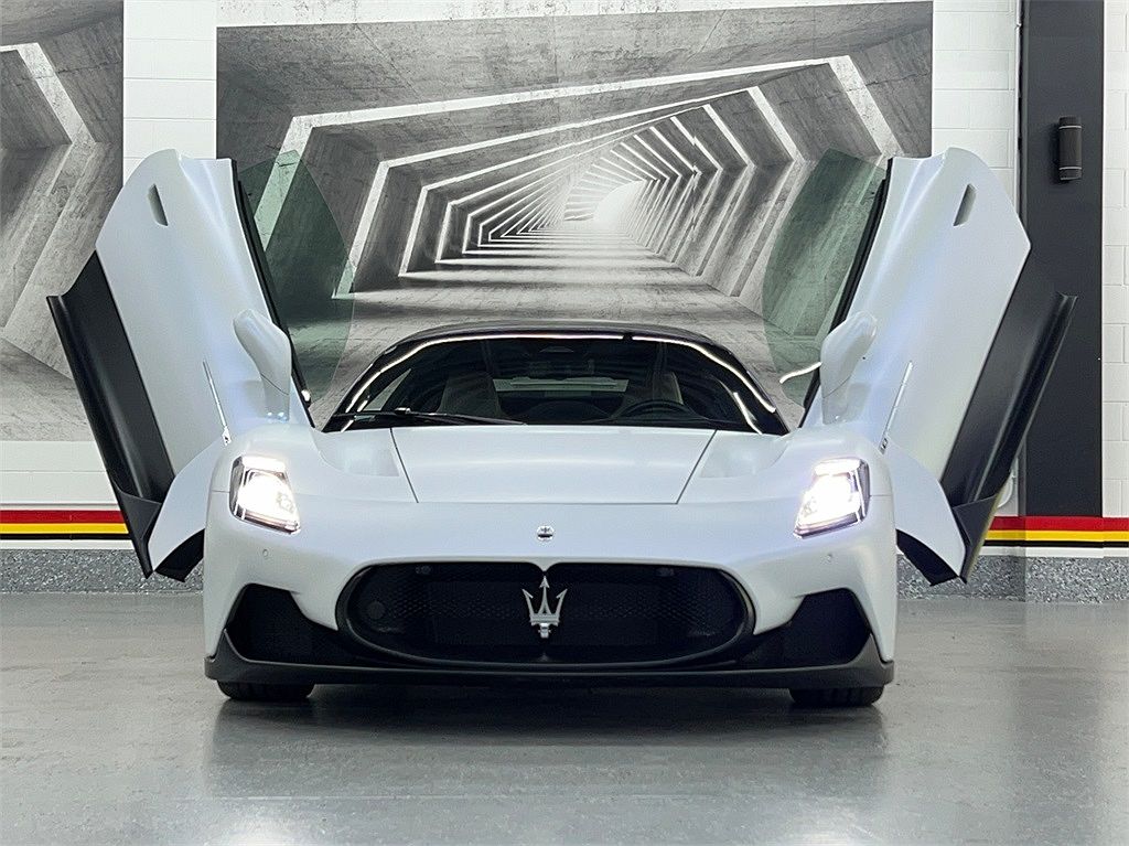 2023 Maserati MC20 null image 1