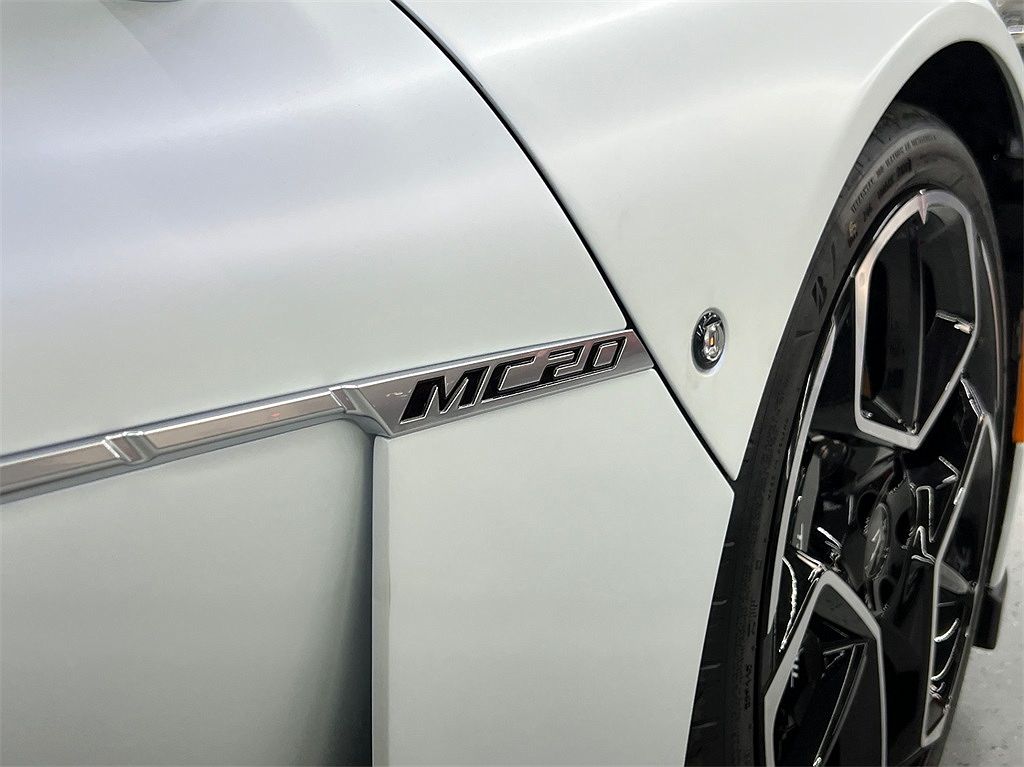 2023 Maserati MC20 null image 5
