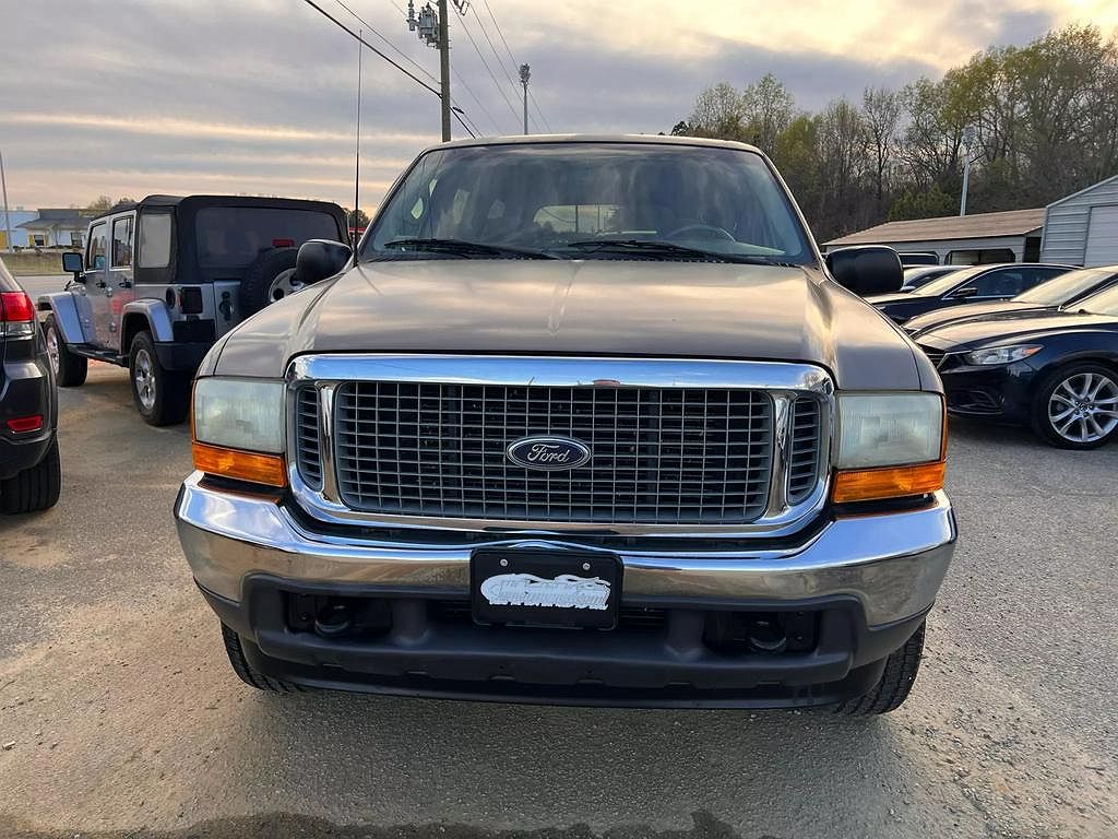2000 Ford Excursion XLT image 2