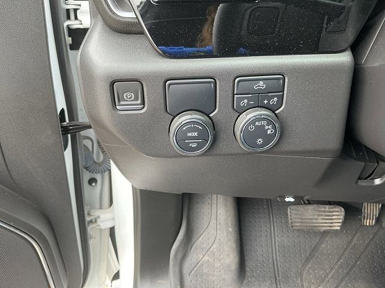 2023 Chevrolet Silverado 1500 LT photo 11