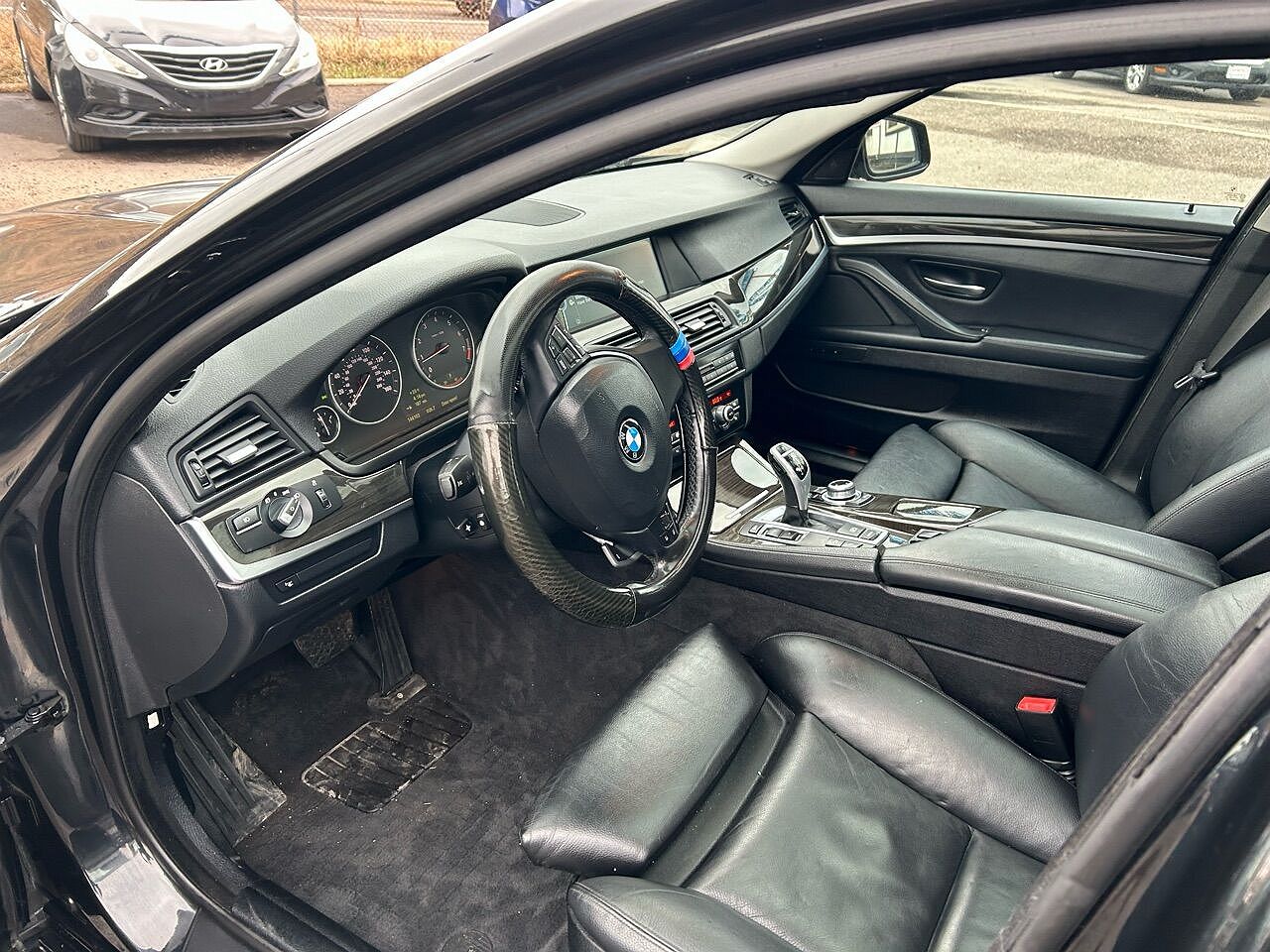 2011 BMW 5 Series 550i xDrive image 22