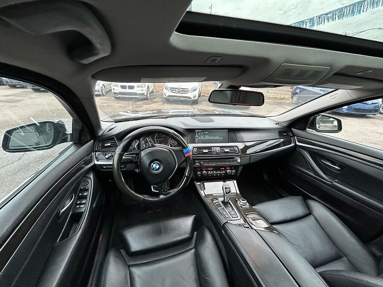 2011 BMW 5 Series 550i xDrive image 23