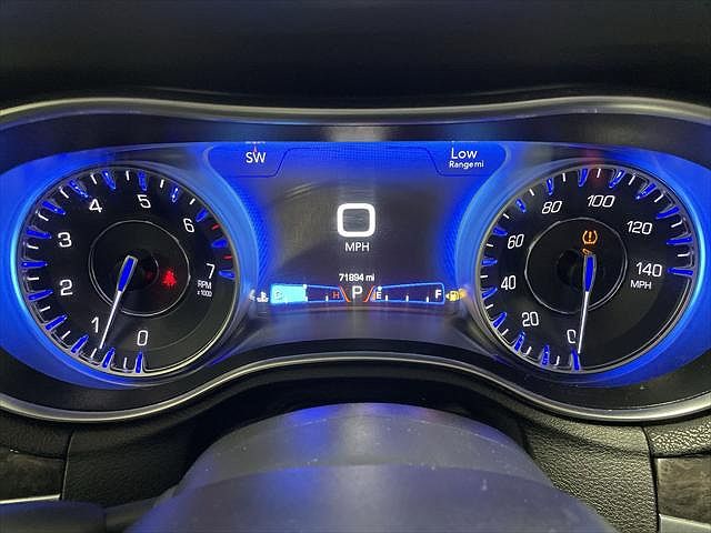 2019 Chrysler 300 null image 9