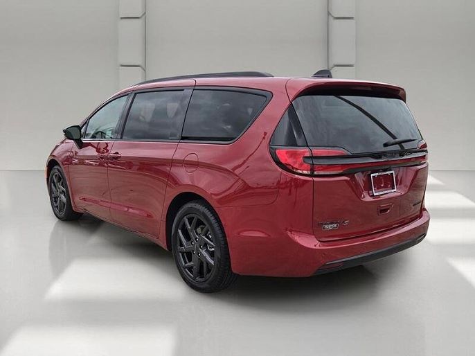 2027 Chrysler Pacifica