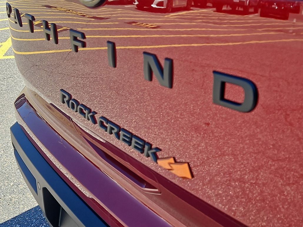 2024 Nissan Pathfinder SV image 2
