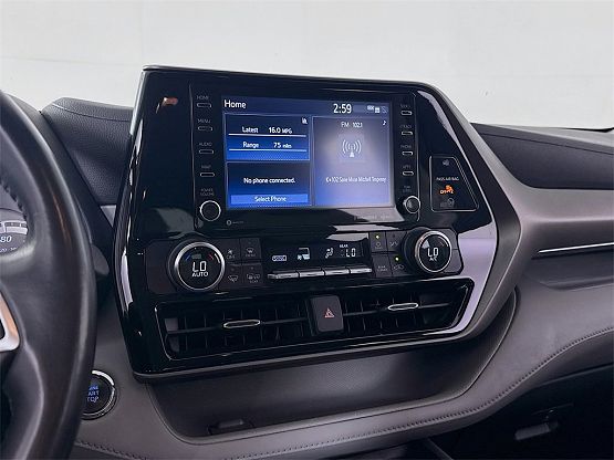 2022 Toyota Highlander LE photo 10