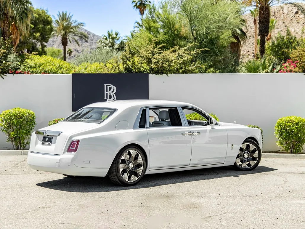2023 Rolls-Royce Phantom EWB image 1