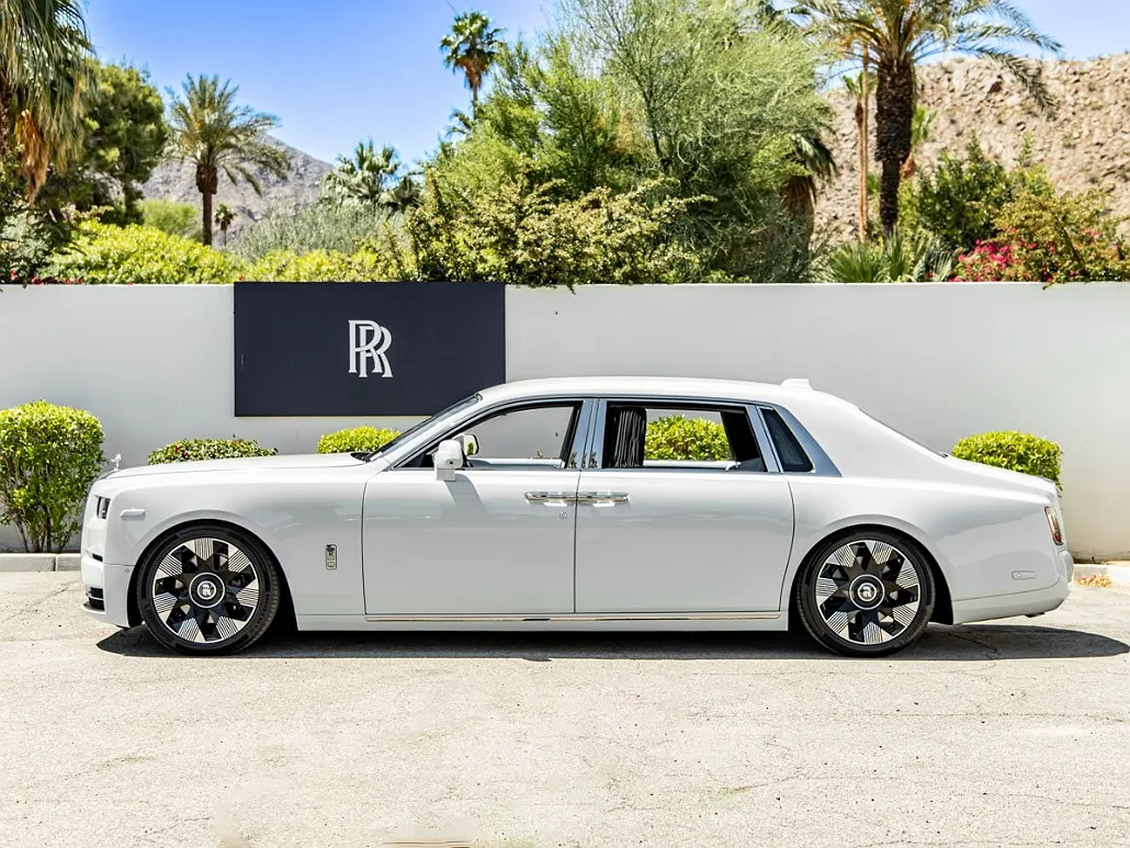 2023 Rolls-Royce Phantom EWB image 2
