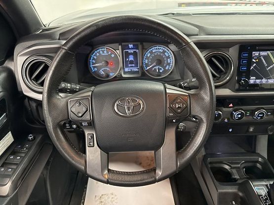 2017 Toyota Tacoma SR5 photo 8