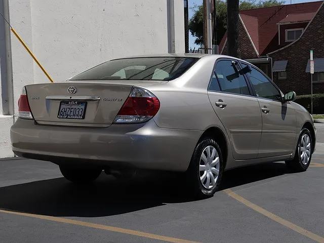 2005 Toyota Camry LE image 4