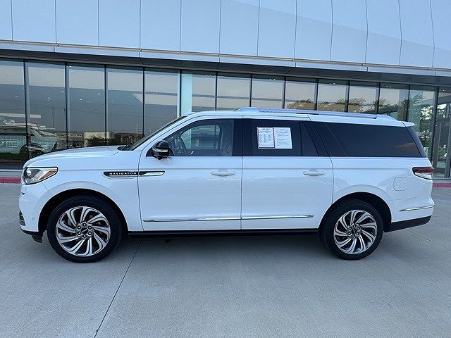 2023 Lincoln Navigator L