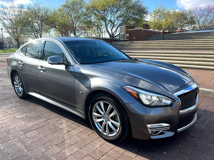2016 Infiniti Q70