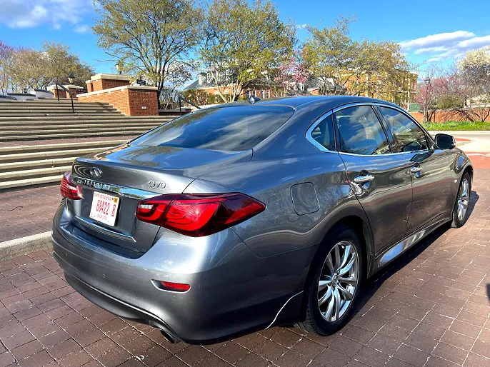 2016 Infiniti Q70