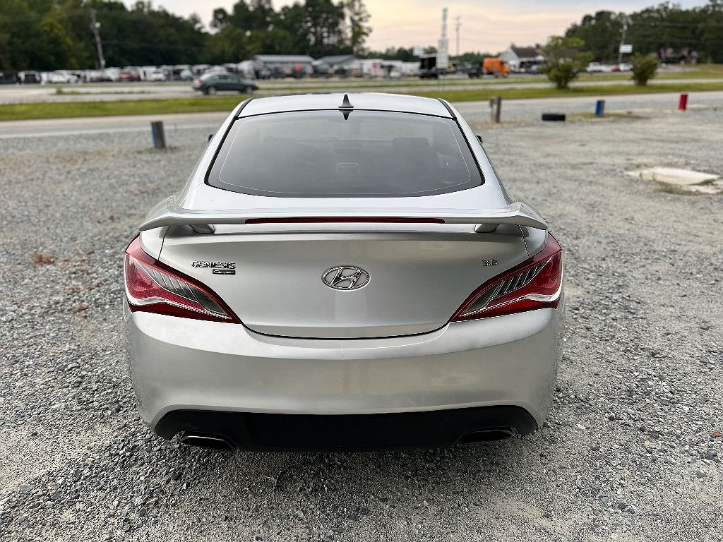 2010 Hyundai Genesis Track image 20