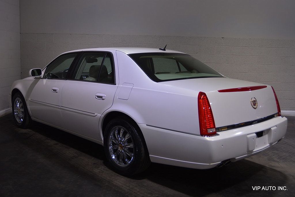2007 Cadillac DTS Luxury I image 2