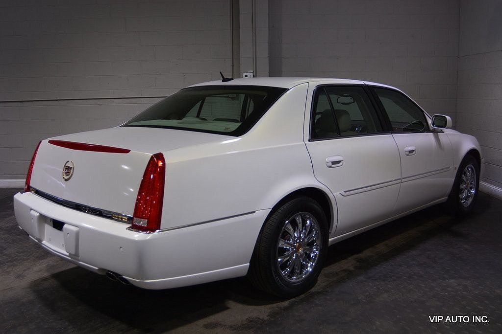 2007 Cadillac DTS Luxury I image 3