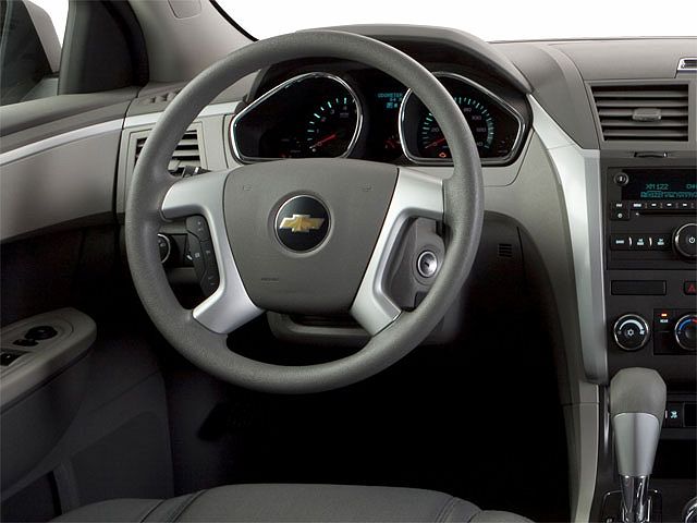 2010 Chevrolet Traverse LT image 5