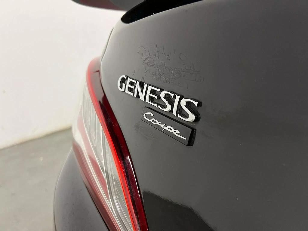 2013 Hyundai Genesis Track image 16