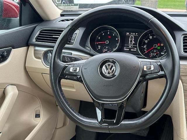2018 Volkswagen Passat SE image 12