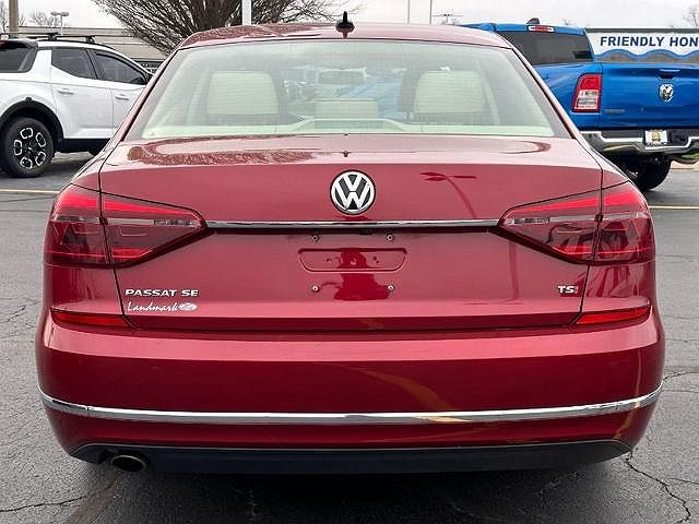 2018 Volkswagen Passat SE image 3