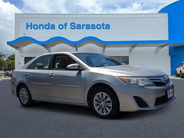 2014 Toyota Camry XLE image 0
