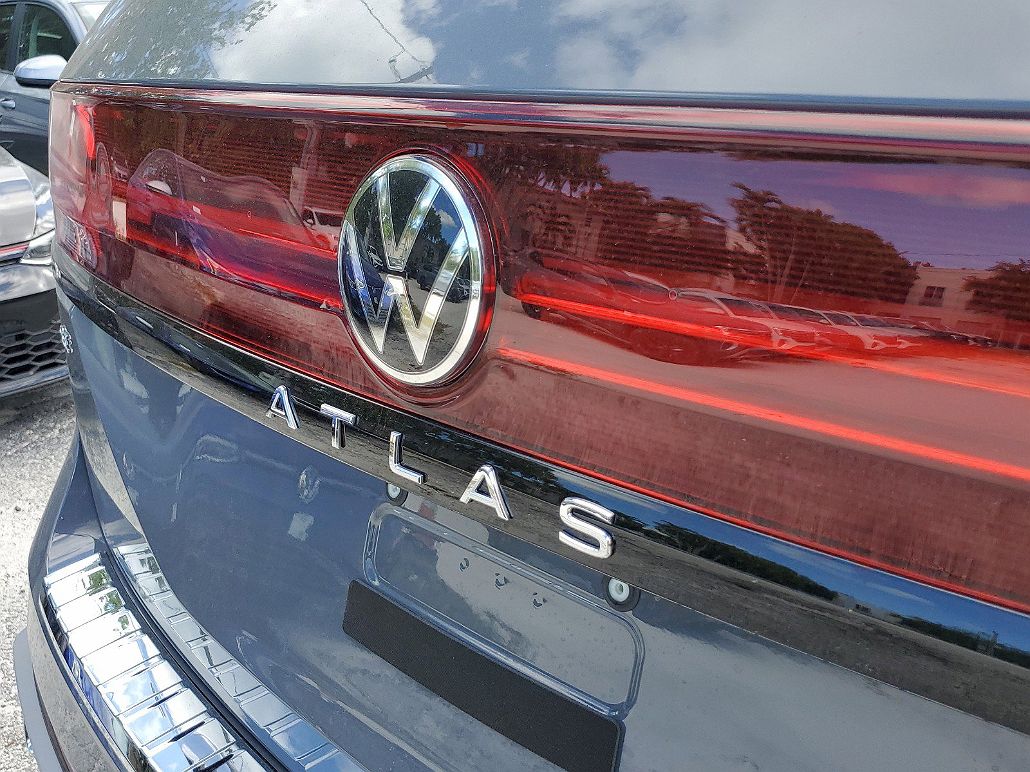 2024 Volkswagen Atlas Peak Edition SE image 4