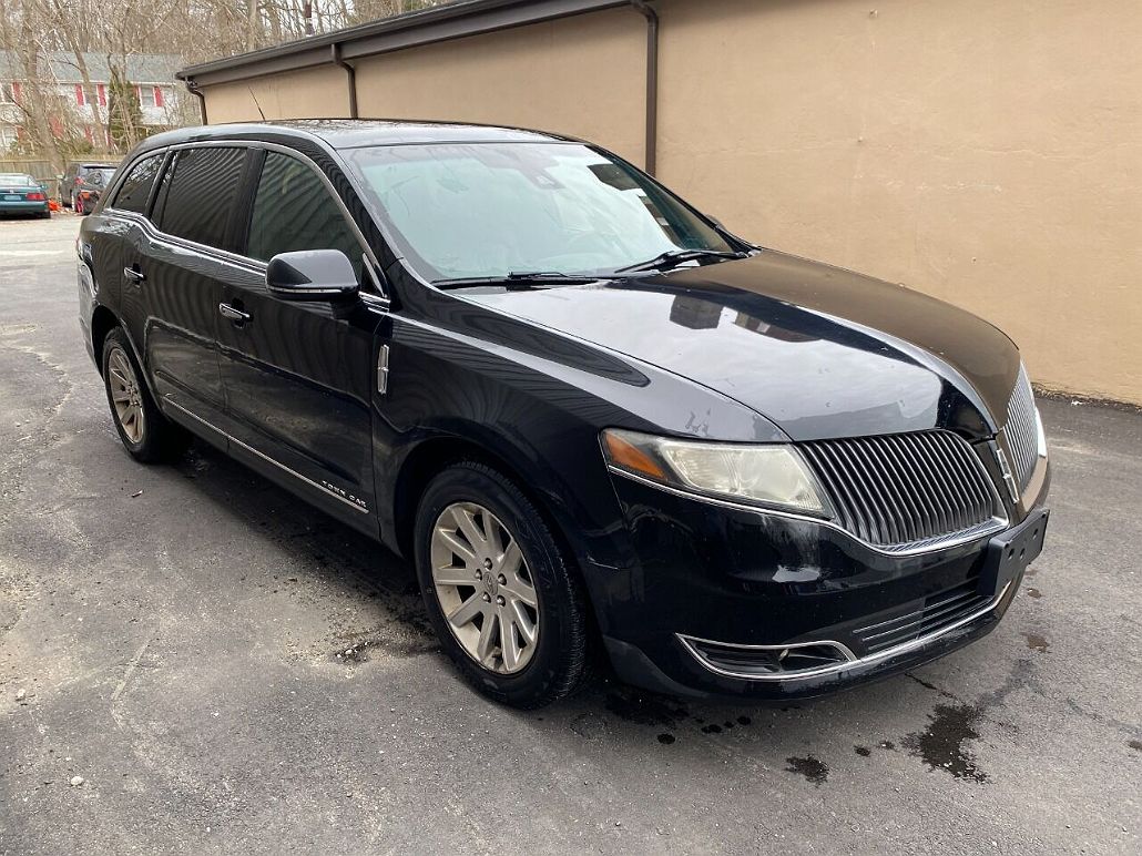 2016 Lincoln MKT Livery image 3