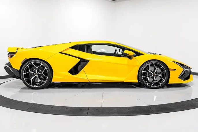 2024 Lamborghini Revuelto