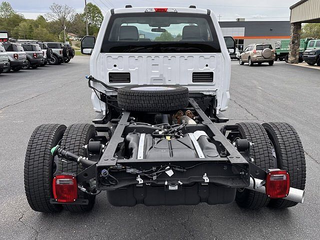 2023 Ford F-550 XL image 5
