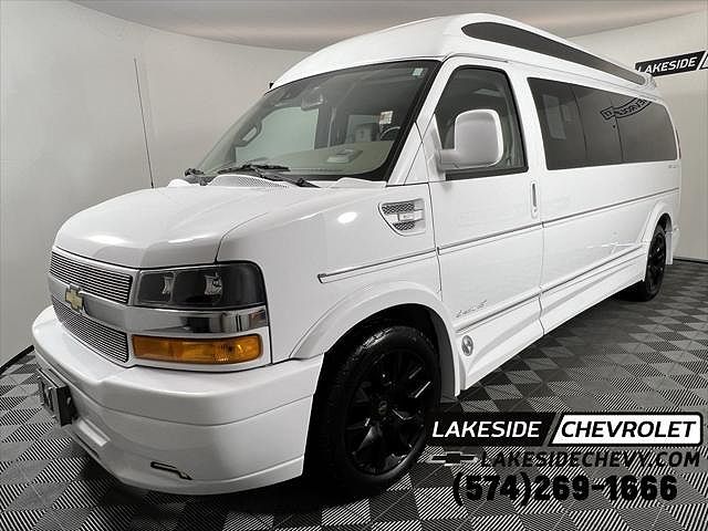 2022 Chevrolet Express 2500 image 0