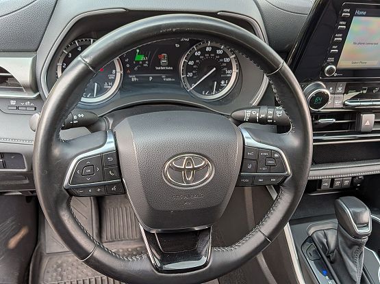 2021 Toyota Highlander XLE photo 11