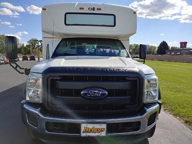 2013 Ford F-550 null image 1