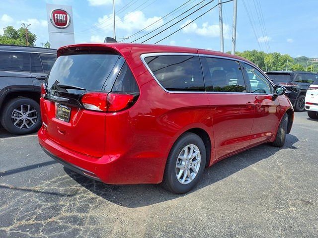 2025 Chrysler Voyager