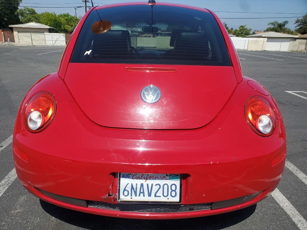 2010 Volkswagen New Beetle null image 3