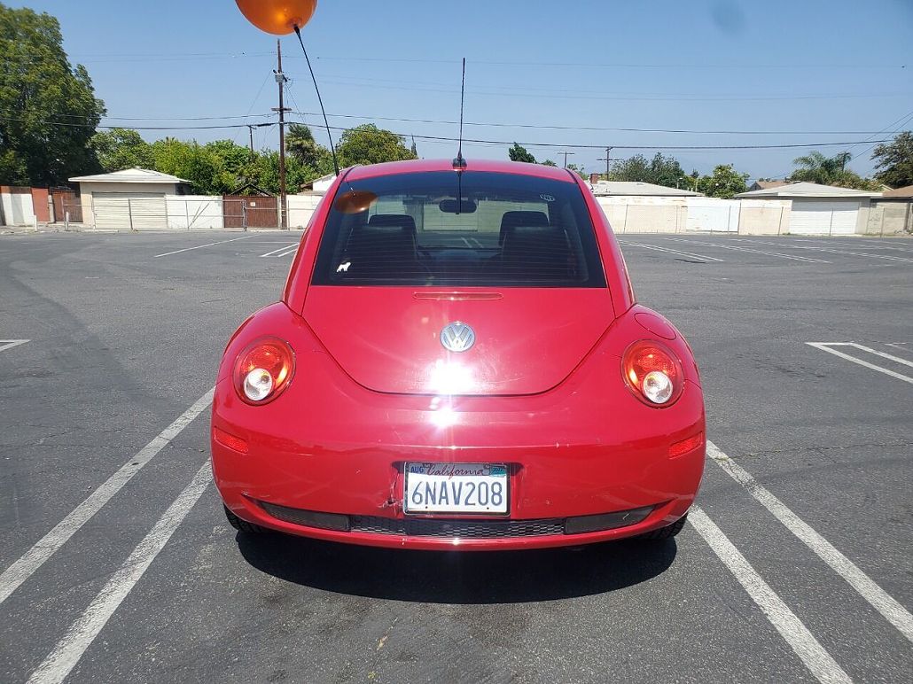 2010 Volkswagen New Beetle null image 5