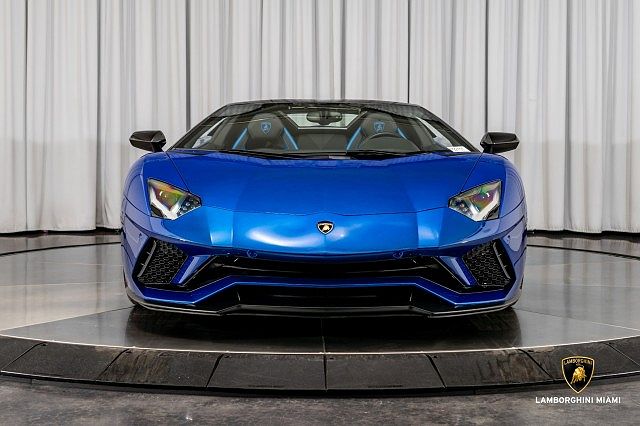 2019 Lamborghini Aventador S image 2