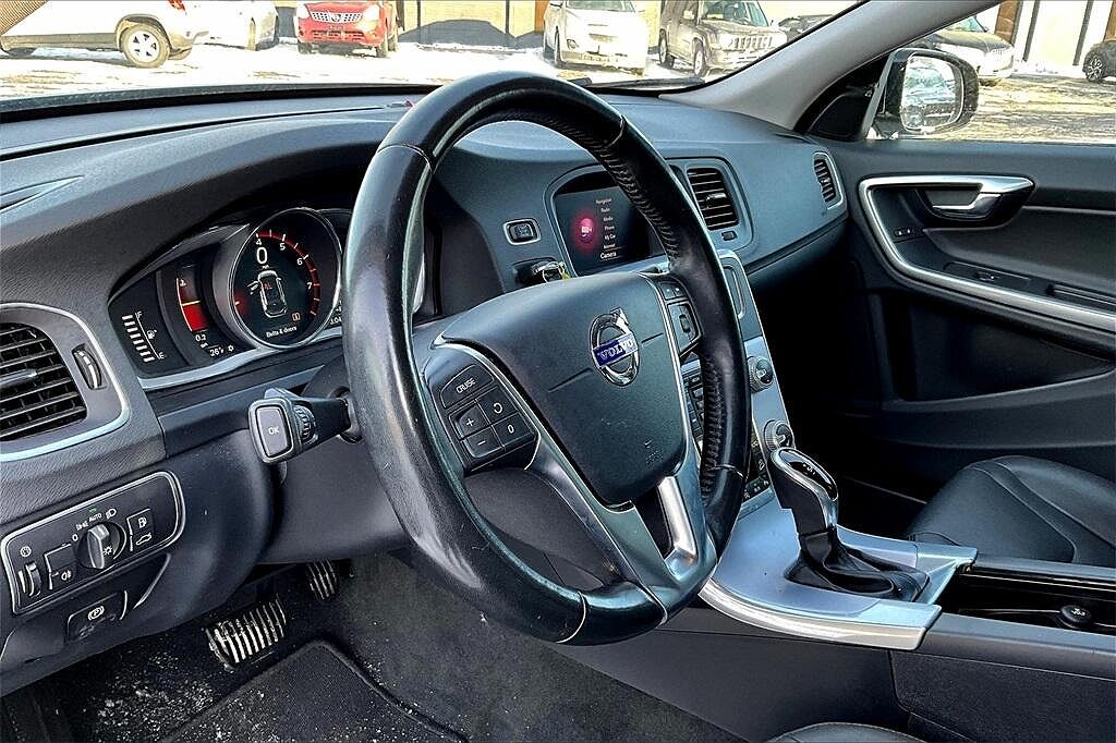 2018 Volvo V60 T5 image 16