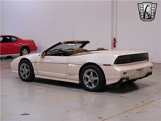 1988 Pontiac Fiero GT image 2