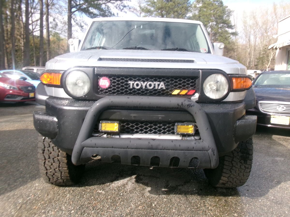 2007 Toyota FJ Cruiser null image 2