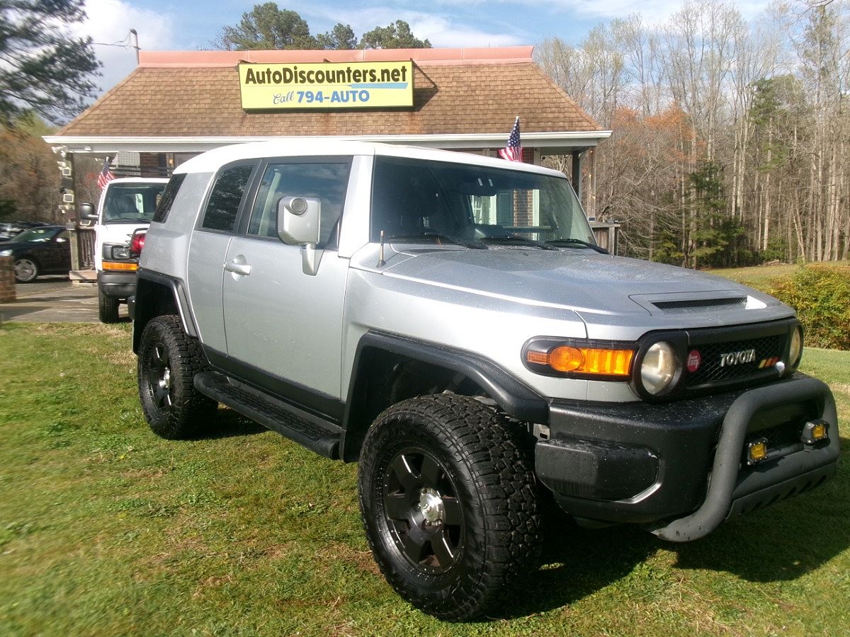 2007 Toyota FJ Cruiser null image 3