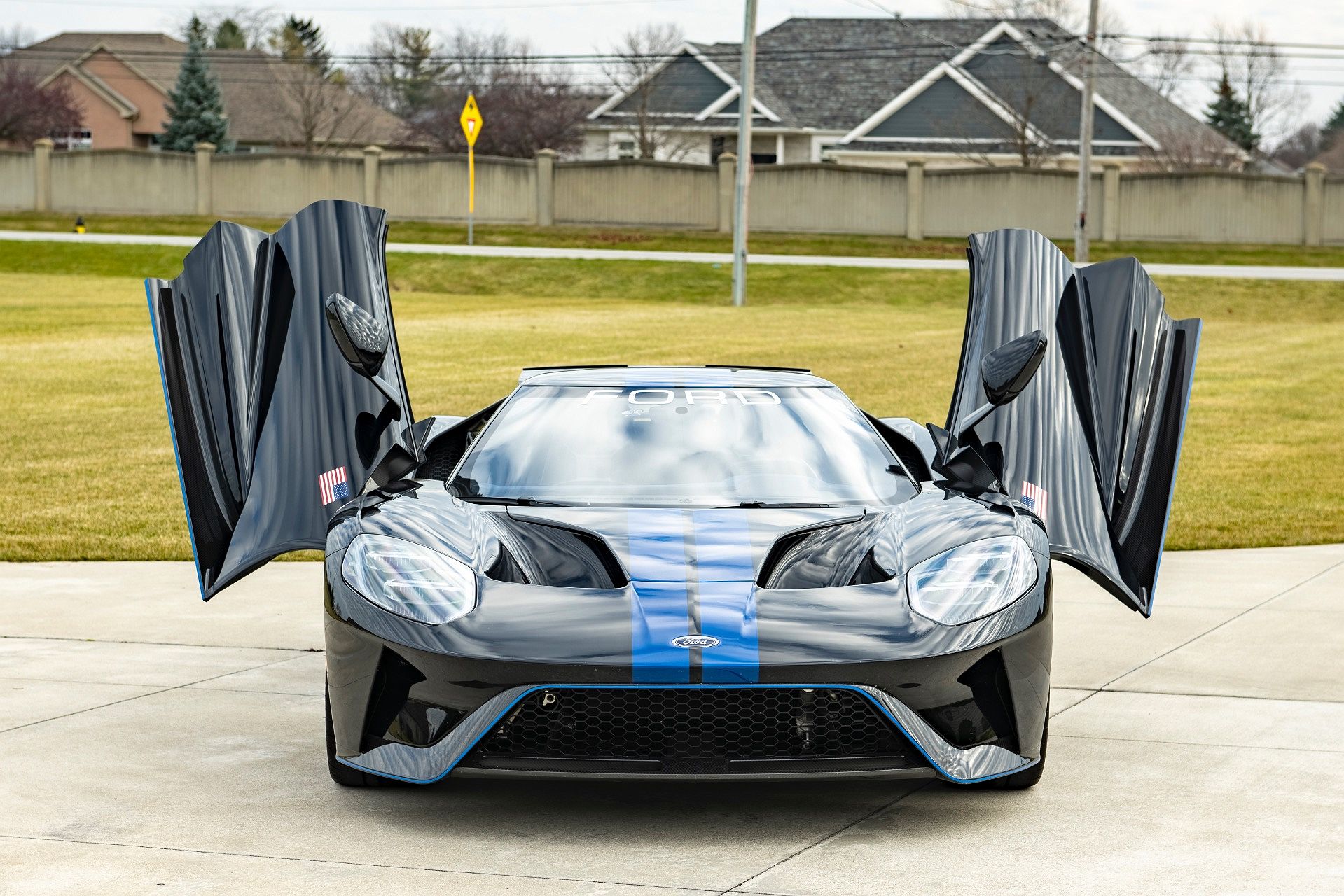 2019 Ford GT null image 23
