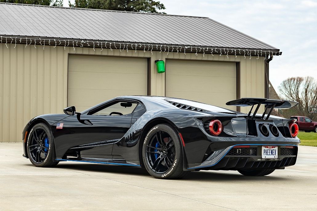 2019 Ford GT null image 2
