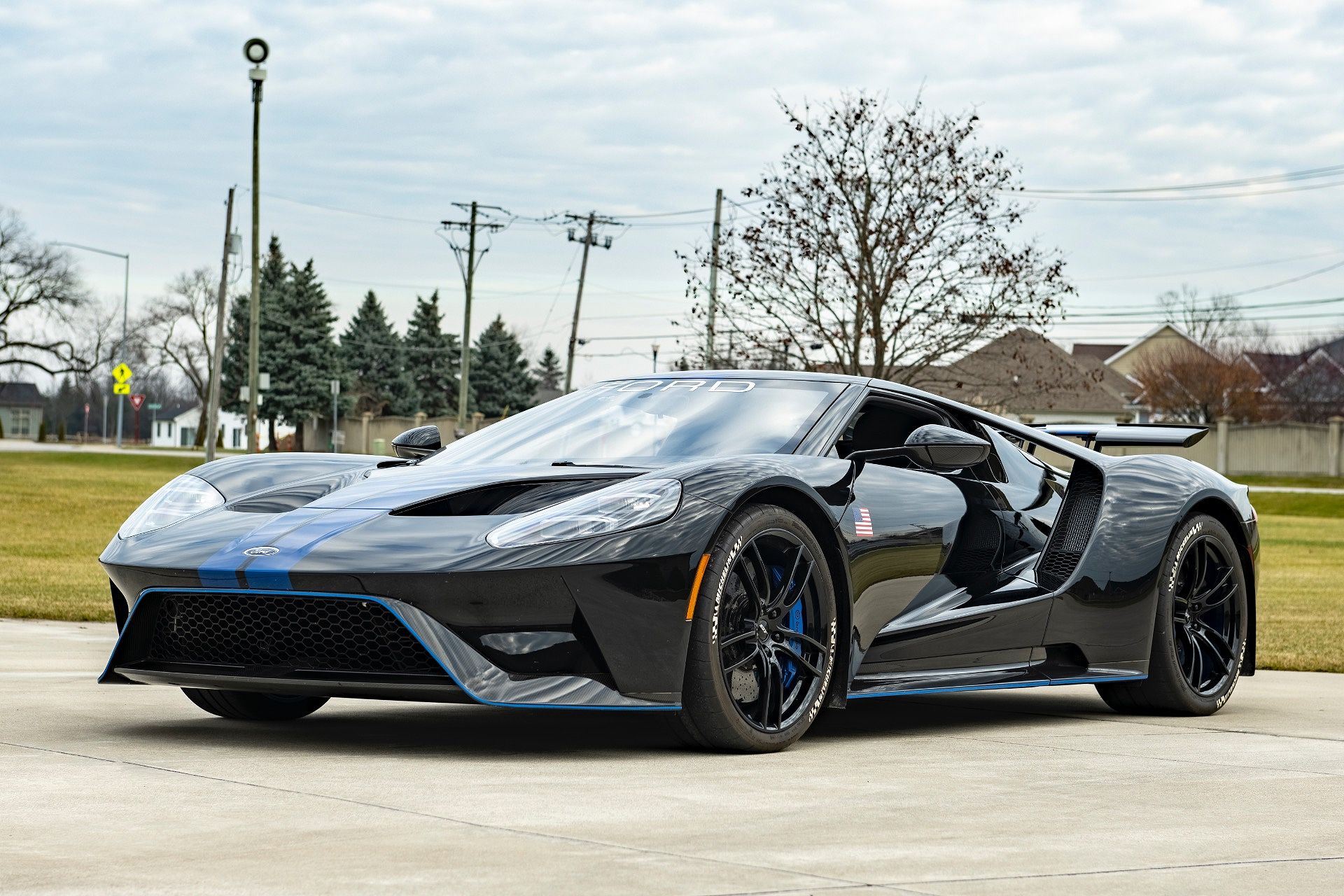 2019 Ford GT null image 32