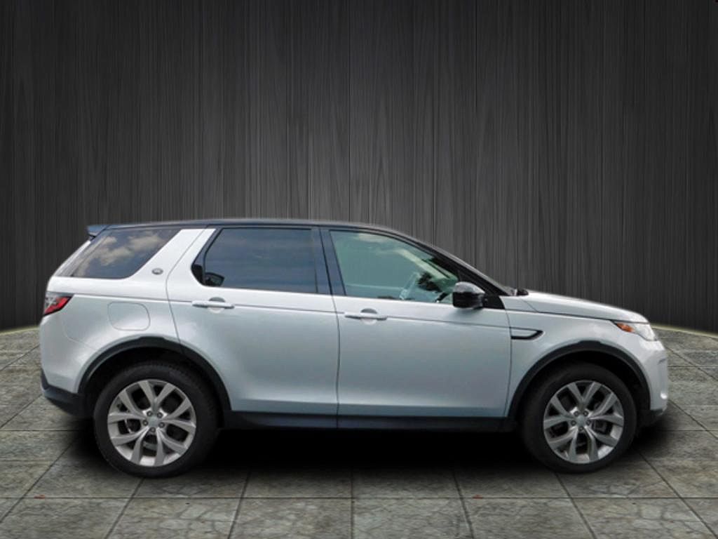 2021 Land Rover Discovery Sport SE image 2