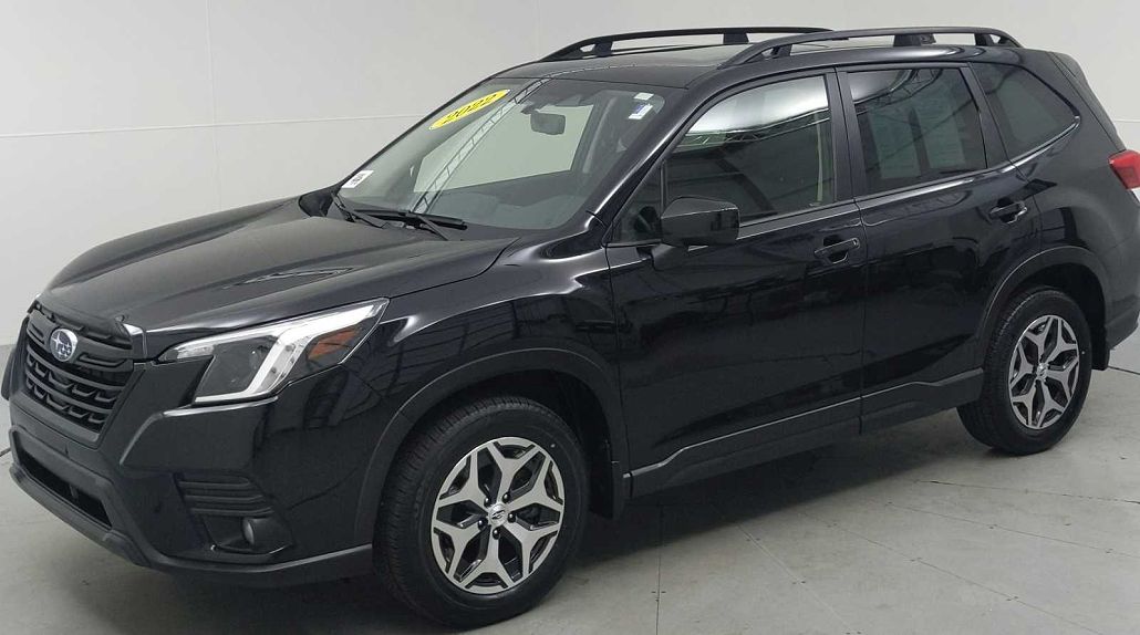 2022 Subaru Forester Premium image 3