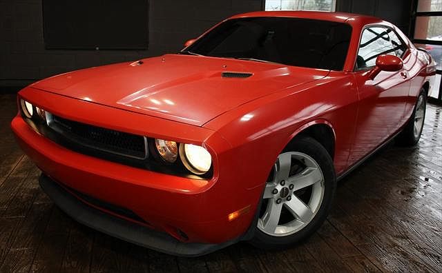 2012 Dodge Challenger SXT image 0