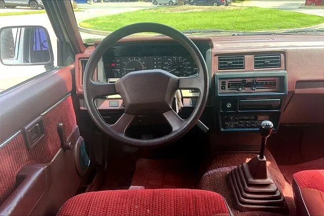 1990 Nissan Pickup SE image 4